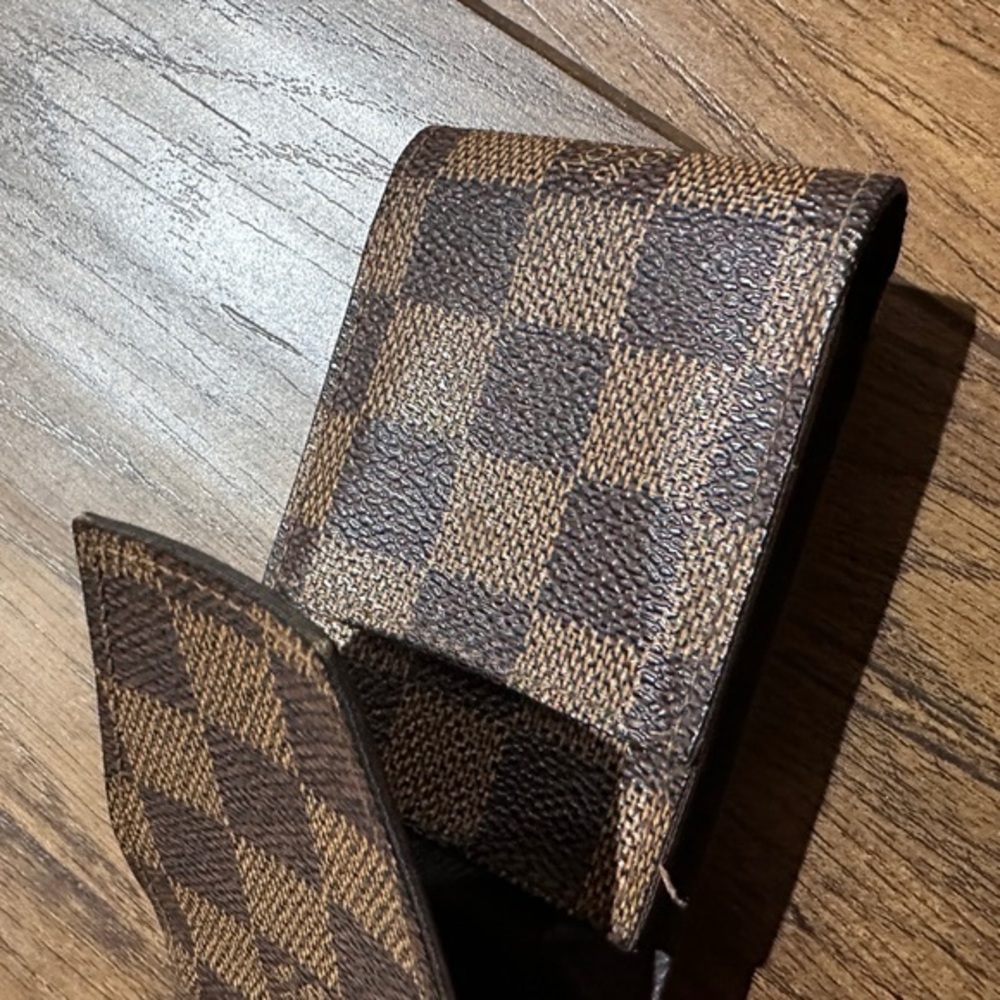 AUTHENTIC Louis Vuitton cosmetics case/phone case. - Picture 3 of 15